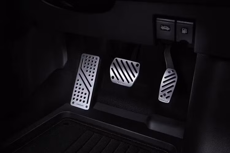 Không chỉ tiện nghi, Nissan Almera Sportech-X 2022 còn an toàn với những tính năng như camera 360 độ, cảnh báo va chạm phía trước, phanh khẩn cấp tự động, cảnh báo điểm mù, cảnh báo phương tiện cắt ngang khi lùi, phát hiện vật thể di động và 6 túi khí.