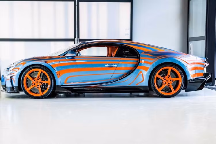 Giờ đây, Bugatti đã bắt đầu giao những chiếc Chiron Super Sport đầu tiên tới khách hàng, và chúng ta có cơ hội được thấy Sur Mesure có thể mang lại những gì. Siêu xe Bugatti Chiron Super Sport được giới thiệu vào tháng 6/2021, đây là một trong những mẫu xe nhanh nhất mà thương hiệu Pháp từng sản xuất.