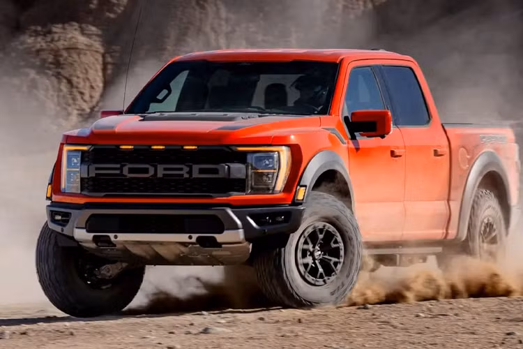 Việc sử dụng khối động cơ mạnh mẽ và hiện đại nhiều khả năng sẽ khiến giá xe Ford F-150 Raptor R 2023 tăng lên đáng kể so với hiện tại.