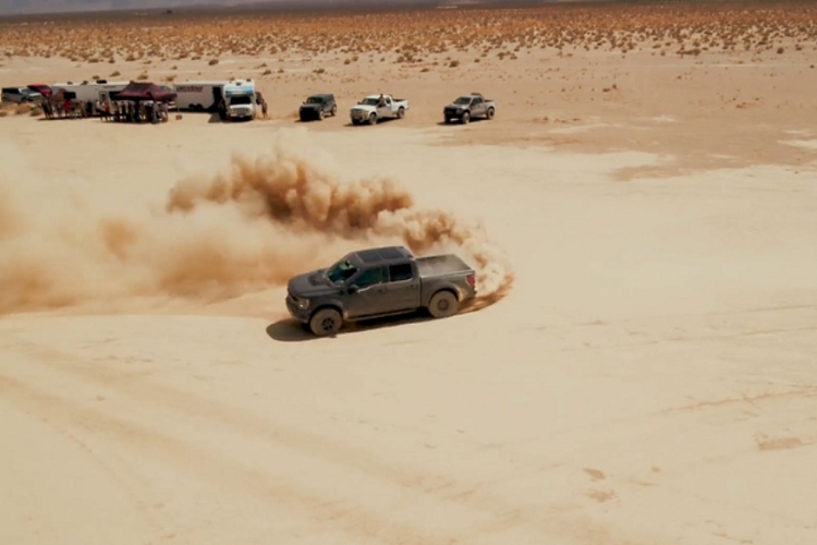 Như đã biết, siêu bán tải Ford F-150 Raptor R sẽ dùng động cơ siêu nạp Predator V8 5.2L, trên Mustang Shelby GT500 cỗ máy này cho ra công suất 760 mã lực và mô-men xoắn cực đại 846 Nm. Tuy nhiên, có lẽ nó sẽ được điều chỉnh một chút để phù hợp với F-150 Raptor R 2023.