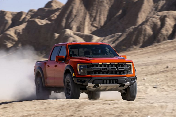 Chỉ riêng khối động cơ Predator V8 5,2L đã có giá 27.295 USD (khoảng 630 triệu đồng), do vậy Ford F-150 Raptor R 2023 sẽ có mức giá không thể dưới 70.000 USD (1,62 tỷ đồng).