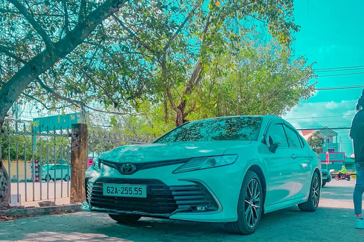 Nếu để chọn danh sách chiếc xe nào sở hữu biển đẹp nhiều nhất có thể liệt kê đến Toyota Camry với hơn 35 xe mang biển đẹp liên quan đến tứ quý và ngũ quý. Tuy nhiên, trong bài viết này, chúng tôi chỉ liệt kê các xe Toyota Camry gần đây nhất được rao bán với biển khủng.