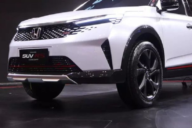 Theo Kurumagt, mẫu xe SUV Honda WR-V 2023 sẽ sử dụng chung động cơ với Honda City. Như vậy, xe sẽ được trang bị một trong ba tùy chọn động cơ là 1.0L tăng áp 121 mã lực/173 Nm, 1.5L e:HEV hybrid 108 mã lực/253 Nm hoặc 1.5L hút khí tự nhiên 121 mã lực/145 Nm.