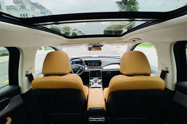 Về khả năng vận hành, Beijing X7 2022 vẫn sử dụng động cơ xăng, 4 xi-lanh, tăng áp, dung tích 1.5L cho công suất tối đa 188 mã lực và mô-men xoắn cực đại đạt 275 Nm, đi kèm hộp số ly hợp kép 7 cấp.