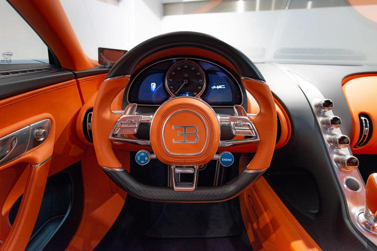 "Ông hoàng tốc độ" Bugatti Chiron được cho đã có nhà giàu Việt Nam chốt sẽ trang bị khối động cơ W16 (với 2 động cơ V8 xếp thành hình chữ W), dung tích 8.0 lít, 4 bộ tăng áp, sản sinh công suất tối đa lên đến 1.500 mã lực và mô-men xoắn cực đại đạt 1.600 Nm.