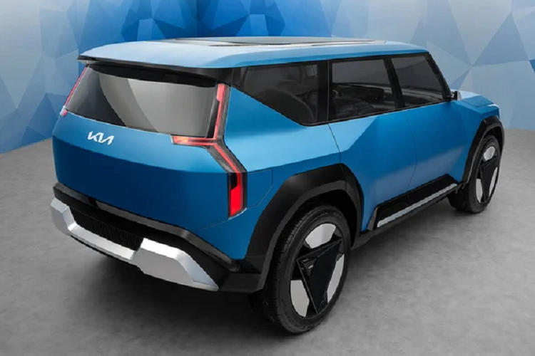 Phân khúc SUV chạy điện đang thực sự sôi động với nhiều các mẫu xe mới có mặt, giúp người dùng có thể thoải mái lựa chọn hơn. Với 3 hàng ghế thì chắc hẳn Kia EV9 sẽ phải cạnh tranh với Vinfast VF9 ở nhiều thị trường khác nhau.