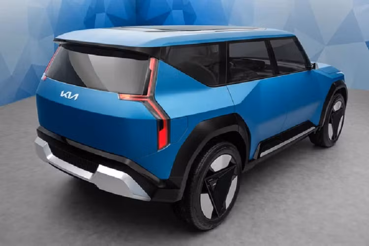 Phân khúc SUV chạy điện đang thực sự sôi động với nhiều các mẫu xe mới có mặt, giúp người dùng có thể thoải mái lựa chọn hơn. Với 3 hàng ghế thì chắc hẳn Kia EV9 sẽ phải cạnh tranh với Vinfast VF9 ở nhiều thị trường khác nhau.