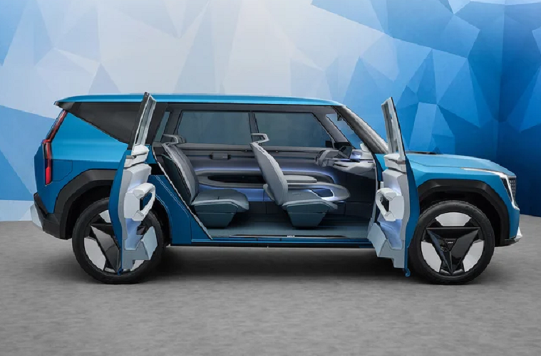 Thông qua hình ảnh có thể biết được chiếc Kia EV9 chạy thử nghiệm tại trung tâm R&amp;D toàn cầu Namyang của Kia ở Hàn Quốc, nơi chiếc xe này sẽ được kiểm tra khả leo đồi và thử nghiệm xử lý tốc độ cao - tốc độ thấp trên mặt đường khô hoặc mặt đường có độ bám thấp, cộng với đường sỏi.