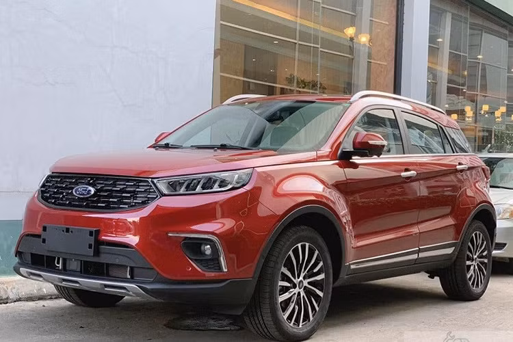 “Sức mạnh” của Ford Territory tới từ động cơ xăng EcoBoost 4 xy-lanh tăng áp 1.5L, sản sinh công suất tối đa 143 mã lực và 225 Nm mô-men xoắn. Đi kèm với đó là trang bị hộp số tự động vô cấp CVT và hệ dẫn động cầu trước.