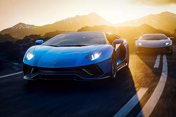 Chiếc Aventador Coupé cuối cùng và mẫu 1: 1 NFT là sự tôn vinh những thành tựu của nhà sản xuất ô tô trong công nghệ, thiết kế và kỹ thuật khi họ đưa di sản mang tính biểu tượng của mình vào tương lai. Bản NFT và chiếc Lamborghini Aventador LP 780-4 Ultimae Coupé độc quyền sẽ được RM Sotheby’s bán đấu giá vào ngày 19 tháng 4 - 6:00pm CET / 12:00pm EST.