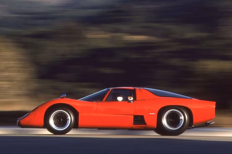 Một trong số đó là M6A, một nguyên mẫu mui trần được phát triển cho mùa giải Canada-Mỹ năm 1967. Được hoàn thiện với màu cam sáng, nó đã thống trị cuộc thi và góp phần thúc đẩy danh tiếng của McLaren.