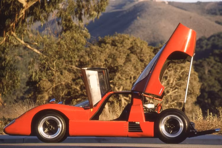 Giấc mơ về một mẫu ôtô sản xuất mang tên Bruce McLaren đã trở thành hiện thực hơn 20 năm sau khi mẫu F1 được giới thiệu. Ngày nay, cái tên McLaren không chỉ đồng nghĩa với một trong những đội đua thành công nhất thế giới mà còn với một số siêu xe tuyệt vời nhất trên thế giới, và tất cả chúng đều bắt nguồn từ chiếc McLaren M16GT phi thường.