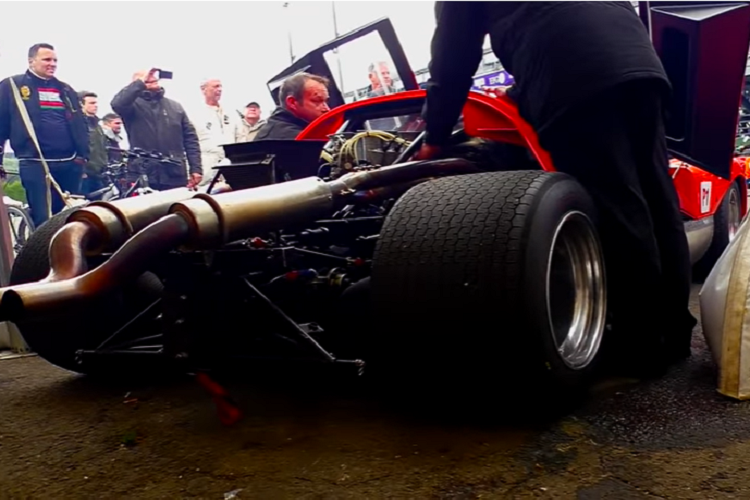 Chiếc xe tuyệt vời này được trang bị động cơ Chevrolet V8 khối nhỏ được độ bởi Bartz. Động cơ đã bị làm yếu đi nhiều nhưng vẫn có thể tạo ra công suất khoảng 370 mã lực, cũng như 501 Nm mô-men xoắn cực đại. Được liên kết với hộp số sàn ZF 5 cấp, nó có thể giúp chiếc McLaren nhẹ 800 kg chạy nước rút từ 0 - 96 km/h trong hơn 4 giây, và đạt tốc độ tối đa 290 km/h.