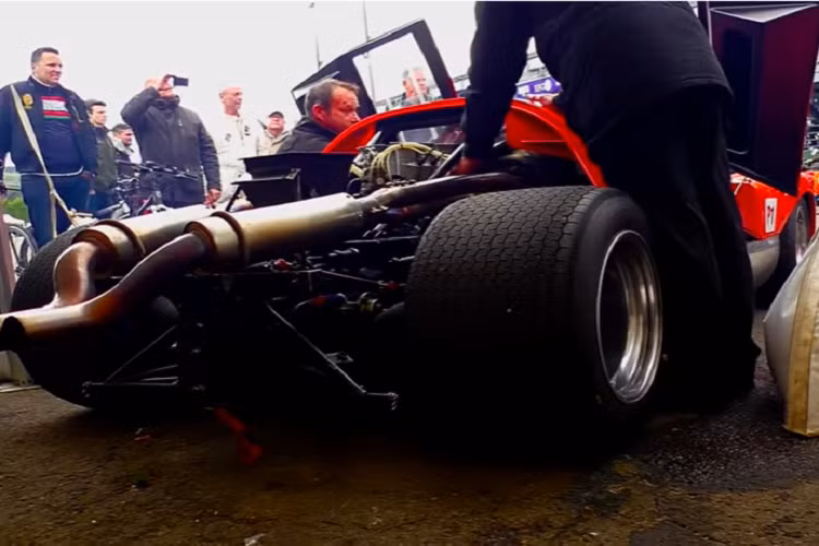 Chiếc xe tuyệt vời này được trang bị động cơ Chevrolet V8 khối nhỏ được độ bởi Bartz. Động cơ đã bị làm yếu đi nhiều nhưng vẫn có thể tạo ra công suất khoảng 370 mã lực, cũng như 501 Nm mô-men xoắn cực đại. Được liên kết với hộp số sàn ZF 5 cấp, nó có thể giúp chiếc McLaren nhẹ 800 kg chạy nước rút từ 0 - 96 km/h trong hơn 4 giây, và đạt tốc độ tối đa 290 km/h.