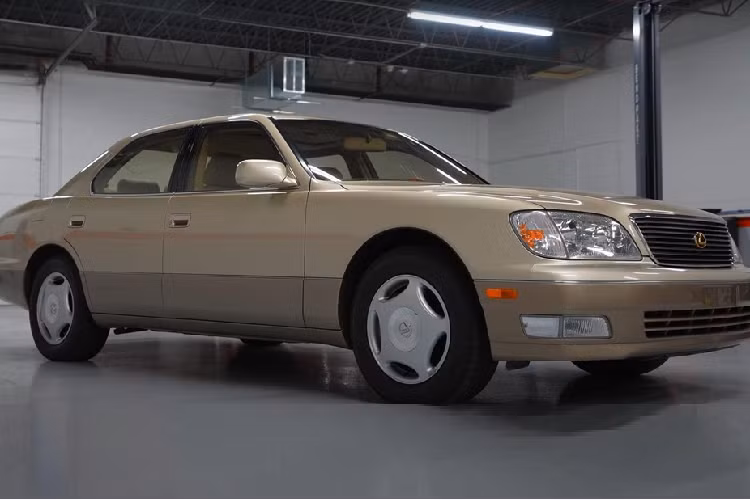 Từ khi có mặt trên thị trường Mỹ vào năm 1989, Lexus LS hạng sang đã thay đổi cục diện của phân khúc xe sang. Mẫu xe này đã giúp Toyota chứng minh không chỉ người Đức mới có thể làm ra những chiếc ôtô hạng sang.
