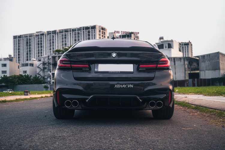 Hiện chưa rõ chủ nhân của chiếc BMW 530i G30 này đã phải chi bao nhiêu tiền để độ lại xe thành M5 F90 LCI. Nhưng với tất cả những nâng cấp nói trên có thể chắc chắn rằng số tiền là không hề nhỏ và nó cũng cho thấy độ “chịu chơi” của chủ sở hữu.