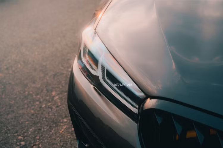 Hệ thống này sẽ giúp chiếc xe có thể cơ động, nâng hạ 2 bánh trước tùy ý khi muốn. Ngoài ra, nó còn mang đến cho người dùng cảm giác êm ái khi đi vào những cung đường gồ ghề hoặc leo lề.