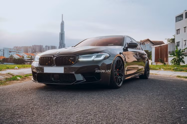 Được biết, vì quá yêu thích phiên bản BMW M5 F90 LCI hiệu suất cao nên chủ nhân của chiếc 530i G30 này đã mạnh tay chi một số tiền không nhỏ để lên đời chiếc sedan với full bộ bodykit của M5 F90 LCI.