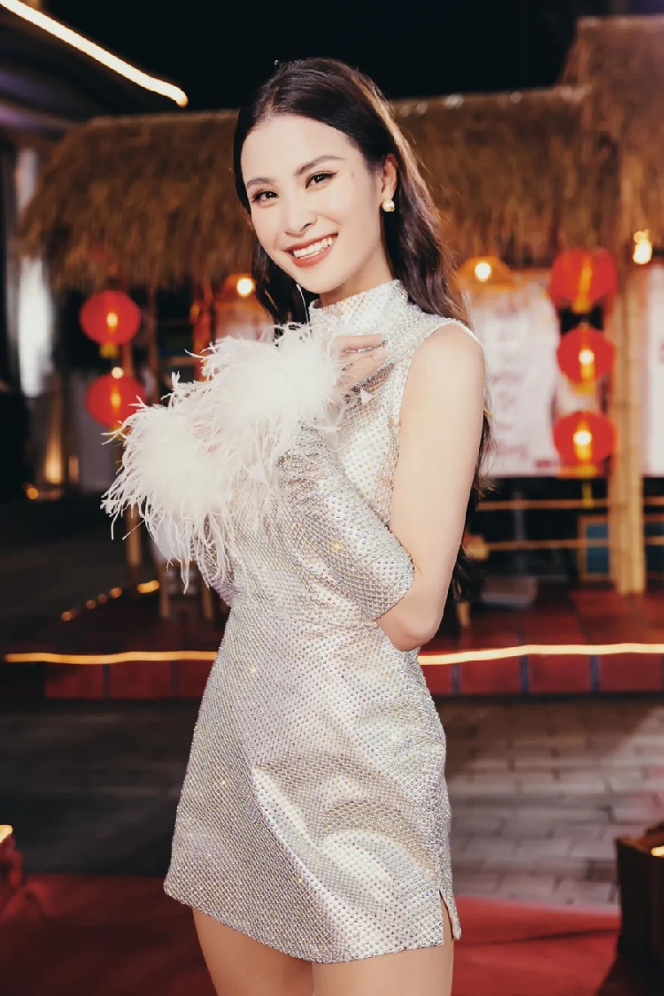 Dong Nhi va nhung lan gap su co trang phuc khi bieu dien tren san khau-Hinh-8