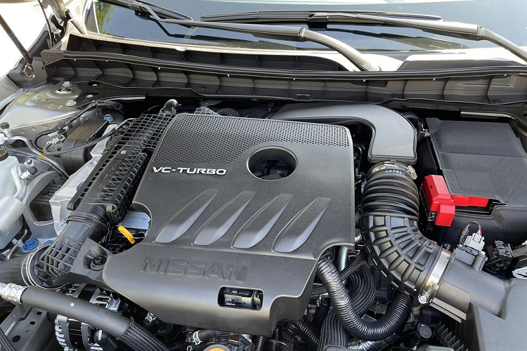 "Trái tim" của Nissan Teana 2023 ở thị trường Trung Quốc là động cơ xăng 4 xi-lanh, tăng áp, dung tích 2.0L do hãng Dongfeng sản xuất. Động cơ này tạo ra công suất tối đa 179 kW (khoảng 240 mã lực).
