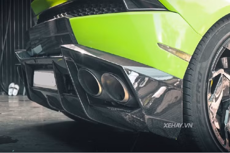 Trước đây, siêu xe được nâng cấp với hệ thống ống xả FI Exhaust (thuộc gói độ Mansory), nhưng sau khi về tay "drifter" hàng đầu Việt Nam thì xe đã chuyển sang dùng ống xả BATEC Exhaust.