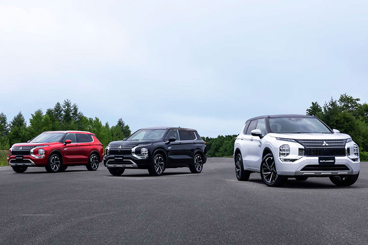 Nếu về Việt Nam trong tương lai gần, Mitsubishi Outlander 2023 hứa hẹn sẽ hút khách hơn, đồng thời cải thiện doanh số so với thế hệ hiện tại vốn bán khá chậm vì nhiều lý do như trang bị không hấp dẫn, kiểu dáng thiếu sức hút và chịu sự cạnh tranh lớn từ các mẫu xe như Hyundai SantaFe, Kia Sorento hay Honda CR-V.