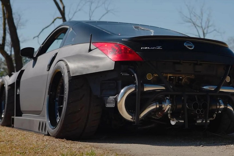 Cung cấp sức mạnh cho tất cả các mẫu Nissan 350Z tiêu chuẩn là động cơ hút khí tự nhiên V6 dung tích 3.5 lít, trong khi Nissan đã nâng cấp động cơ này trong suốt quá trình sản xuất xe, thì nó cũng chưa bao giờ tạo ra hơn 306 mã lực và 363 Nm mô-men xoắn cực đại. Thế nhưng, đối với những chủ xe đang tìm kiếm một thứ gì đó táo bạo hơn, họ có thể tìm đến những bộ kit nâng cấp như chiếc Nissan 350Z mạnh 560 mã lực này.