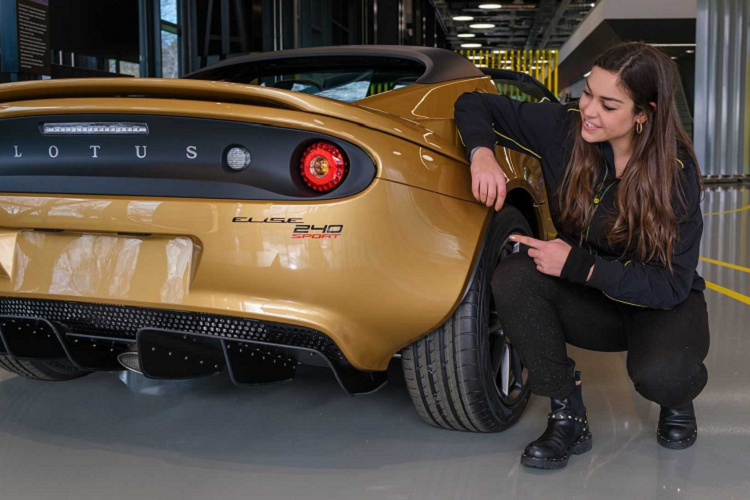 Trong suốt 25 năm phát triển, Lotus Elise đã từng đem về cho thương hiệu xe hơi Anh Quốc nhiều thành tựu vượt bậc cũng như ghi dấu lại những cột mốc đáng nhớ.