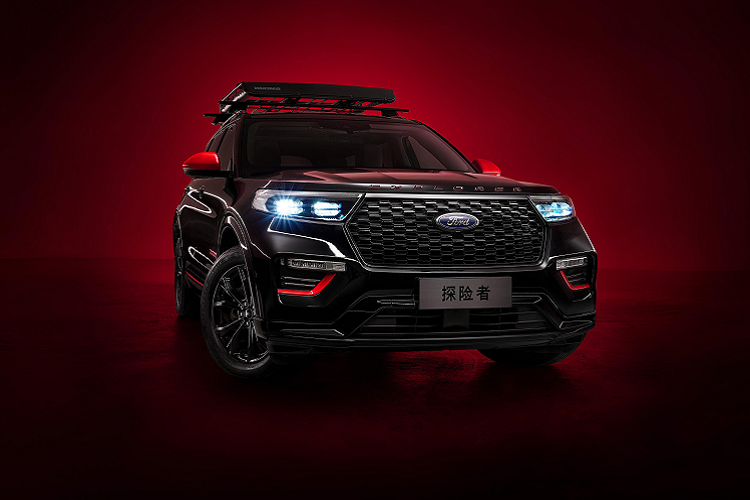 Về mặt sức mạnh, Ford Explorer 30th Anniversary Edition sở hữu động cơ EcoBoost 2.3L, mang đến công suất 276 mã lực và mômen xoắn cực đại 425 Nm.