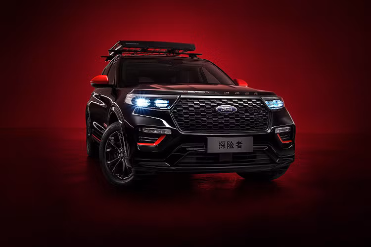 Về mặt sức mạnh, Ford Explorer 30th Anniversary Edition sở hữu động cơ EcoBoost 2.3L, mang đến công suất 276 mã lực và mômen xoắn cực đại 425 Nm.