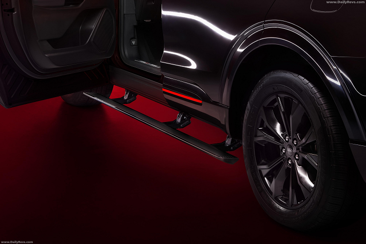 Một điểm đặc biệt nữa là Explorer bản kỷ niệm 30 năm sở hữu hệ thống treo hợp kim nhôm siêu nhẹ, bán kính quay xe được công bố ở mức 5,9 mét.