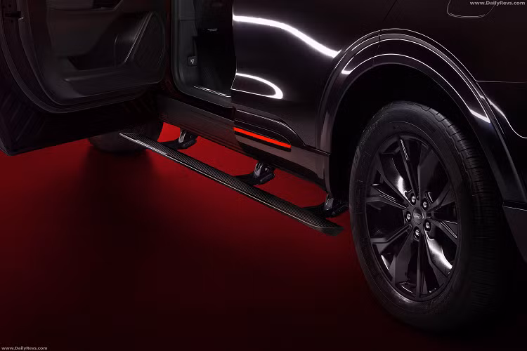 Một điểm đặc biệt nữa là Explorer bản kỷ niệm 30 năm sở hữu hệ thống treo hợp kim nhôm siêu nhẹ, bán kính quay xe được công bố ở mức 5,9 mét.