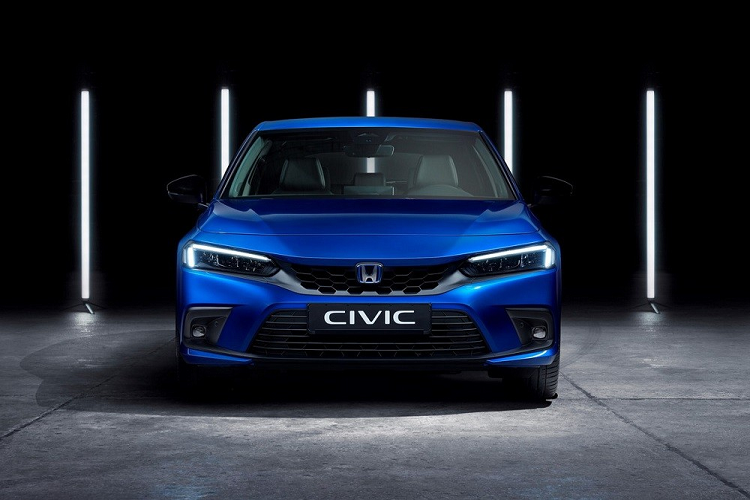 Hiện hãng Honda chưa công bố mức tiêu thụ nhiên liệu của Civic e:HEV Hatchback mới. Tuy nhiên, xe chắc chắn sẽ tiết kiệm xăng hơn phiên bản cũ. Điều này hứa hẹn sẽ mang đến lợi thế lớn cho Honda Civic e:HEV Hatchback 2022 trong thời buổi giá xăng dầu thế giới tăng cao. 