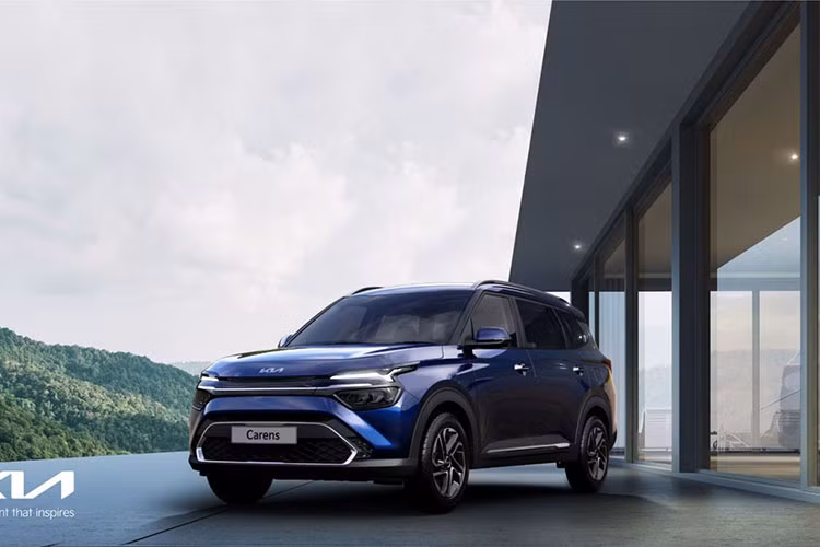 Tại thị trường Ấn Độ, mẫu MPV này có 5 bản trang bị là Premium, Prestige, Prestige Plus, Luxury và Luxury Plus. Theo kế hoạch, Kia Carens 2022 sẽ được sản xuất tại Ấn Độ để phục vụ thị trường nội địa và xuất khẩu sang Indonesia hoặc châu Mỹ Latin.