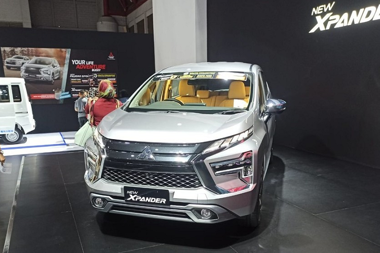 Mitsubishi Xpander 2023 co them loc khong khi va sac khong day-Hinh-2