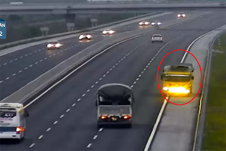 Chay vao lan duong khan cap, tai xe oto se bi phat bao nhieu?