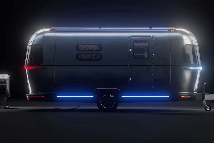 Nhà sản xuất phương tiện Mỹ cho biết họ đã hợp tác cùng ZF để xây dựng nền tảng độc quyền cho các mẫu nhà di động như eStream với động cơ điện và trang bị pin lithium-ion.