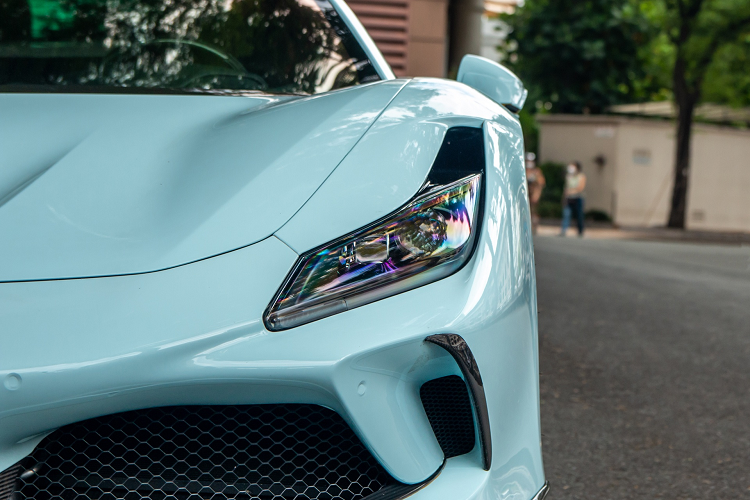 Ngoài phần mui và nắp động cơ, các chi tiết khác như đèn pha trước, đèn hậu… vẫn có thiết kế tương tự biến thể mui cứng (Tributo).