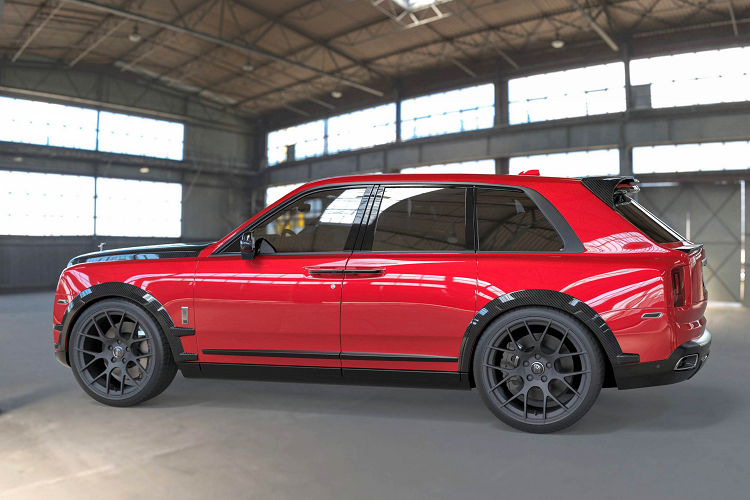 Rolls-Royce Cullinan độ DMC mang tên Emperor sở hữu một diện mạo nổi bật hơn so với những gói độ từ các thương hiệu khác. Mẫu xe sở hữu hàng loạt các chi tiết trên xe bằng sợi carbon nổi bật tạo điểm nhấn cho phần đầu xe.