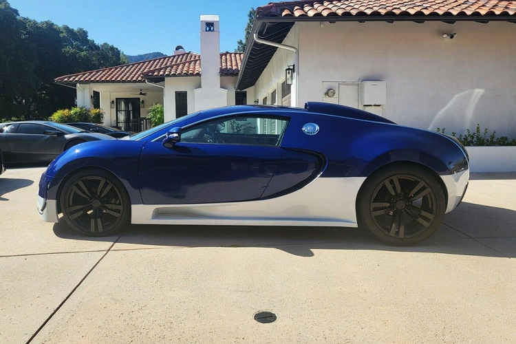 Ngày nay, một chiếc siêu xe Bugatti Veyron chính hãng có thể dễ dàng khiến một nhà sưu tập tiêu tốn 2 triệu USD, chưa kể những chi phí tốn kém khác như bảo dưỡng định kỳ, sửa chữa khi hỏng. Đối với chiếc Veyron chế tạo dựa trên Pontiac GTO ở đây, nó chỉ có yêu cầu giá 150.000 USD, và tất nhiên đi kèm phí nuôi rẻ hơn nhiều.