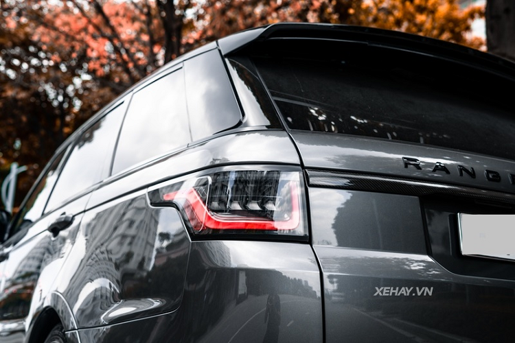 Điểm nổi bật nhất của Range Rover Sport SVR chính là khối động cơ siêu nạp V8 5.0L cho công suất tối đa 575 mã lực và mô-men xoắn cực đại 700 Nm.