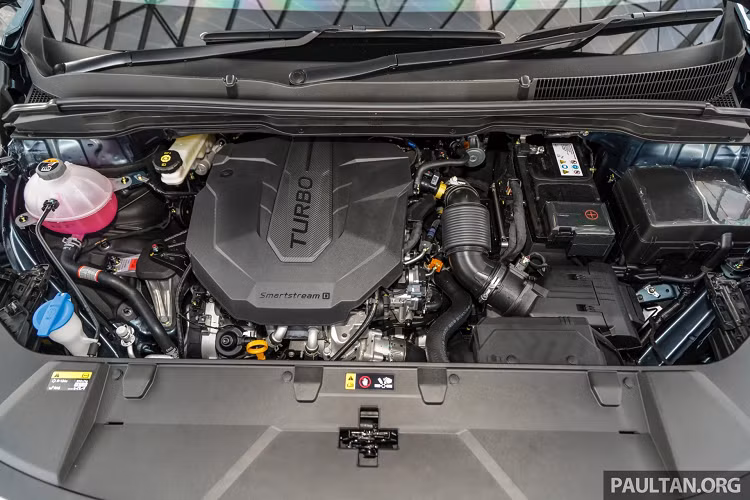 Trang bị an toàn tiêu chuẩn gồm 7 túi khí, cân bằng điện tử, giám sát điểm mù, cảnh báo phương tiện cắt ngang và nhắc nhở còn hành khách ở phía sau. Ngoài ra, các phiên bản HIGH còn được trang bị hệ thống an toàn chủ động Kia’s Drive Wise, bao gồm các tính năng như: Hệ thống phanh tự động với cảnh báo phương tiện cắt ngang... 