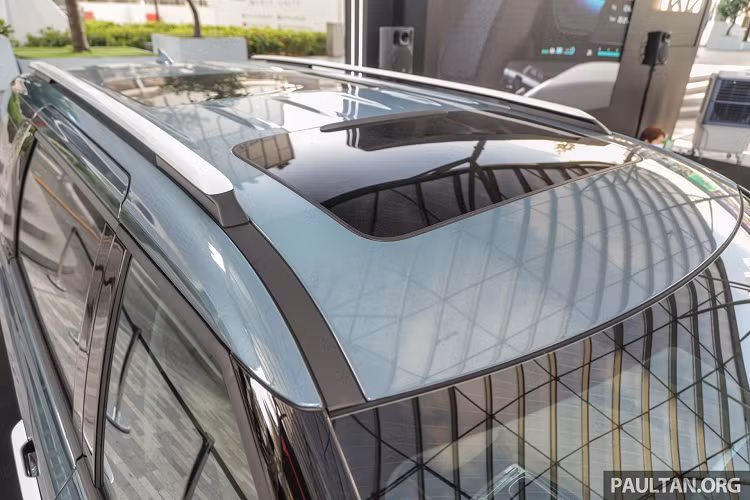 Tất cả phiên bản đều trang bị động cơ Smartstream D2.2 cho công suất tối đa 199 mã lực tại 3.800 vòng/phút, và mô-men xoắn cực đại 441Nm từ 1.750 – 2.750 vòng/phút. Đi kèm là hộp số tự động 8 cấp có lẫy chuyển số sau vô lăng kết hợp với hệ dẫn động cầu trước. 