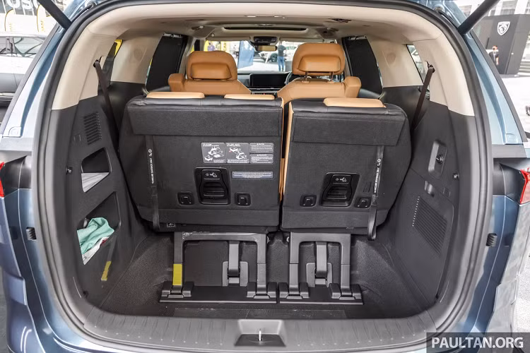 Các tính năng khác như: Hệ thống kiểm soát hành trình chủ động với tính năng Stop and Go; Hỗ trợ giữ làn đường LCA; Kiểm soát lệch làn đường LKA; Tránh va chạm điểm mù và phương tiện cắt ngang khi lùi; Đèn chiếu xa tự động; Cảnh báo mất tập trung. 