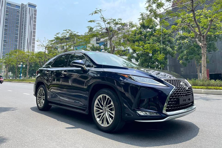 Trang bị an toàn trên Lexus RX300 tại Việt Nam gồm hệ thống chống bó cứng phanh, hỗ trợ lực phanh điện tử, cảm biến khoảng cách trước/sau, kiểm soát lực bám đường, hỗ trợ khởi hành ngang dốc,...