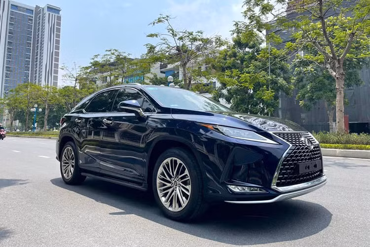 Trang bị an toàn trên Lexus RX300 tại Việt Nam gồm hệ thống chống bó cứng phanh, hỗ trợ lực phanh điện tử, cảm biến khoảng cách trước/sau, kiểm soát lực bám đường, hỗ trợ khởi hành ngang dốc,...