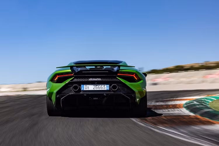 Trước đó, một báo cáo đã chỉ ra rằng nếu dùng động cơ cho mẫu xe kế nhiệm của Lamborghini Huracan thì "siêu bò" có thể mạnh mẽ hơn 850 mã lực, sánh ngang Ferrari 296 GTB.