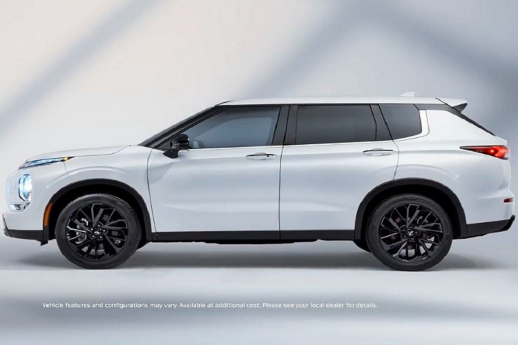 Để tăng cường sức hấp dẫn của Outlander, hãng Mitsubishi đã tung ra phiên bản mới của mẫu xe này mang tên Black Edition. Được phát triển dựa trên bản SE hiện đang bán tại thị trường Mỹ, Mitsubishi Outlander Black Edition 2022 mới sở hữu hàng loạt chi tiết ngoại thất màu đen cho phù hợp với tên gọi.