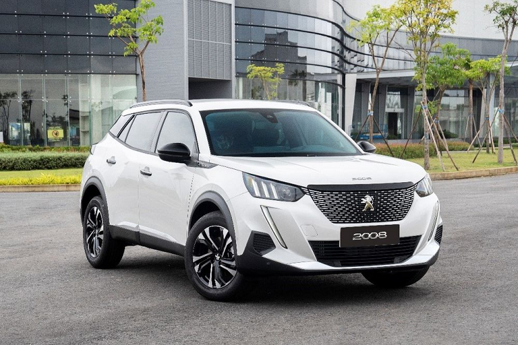 Trong tháng 12, toàn bộ dải sản phẩm xe Peugeot được các đại lý chào bán với mức giảm 22-60 triệu đồng. Cụ thể, Peugeot 2008 giá mới từ 832 triệu đồng (giảm 22 triệu đồng), Peugeot 3008 giá từ 1,039 tỷ đồng (giảm 25-27 triệu đồng), Peugeot 5008 giá từ 1,266 tỷ đồng (giảm 38-39 triệu đồng) và Peugeot Traveller giá từ 1,589 tỷ đồng (giảm 60 triệu đồng).