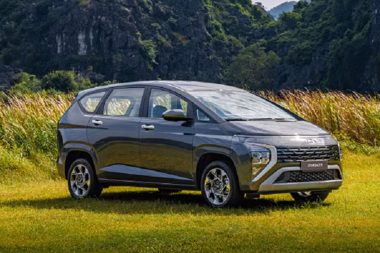 Theo đó, khách hàng chọn mua các mẫu xe của Hyundai sẽ được hỗ trợ tối đa 50% lệ phí trước bạ hoặc lãi suất ngân hàng ưu đãi 6,99%/năm trong tối đa 12 tháng. Ngoài ra, mẫu MPV mới được Hyundai ra mắt thị trường Việt là Stargazer cũng đang được áp dụng mức giảm tiền mặt từ 20-30 triệu đồng